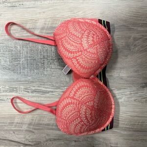 Victoria Secret PINK Wear Everywhere  Bra 34DD Lace. Coral